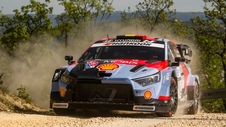 Direct commenté - WRC Croatie : Solberg signe le premier scratch du Super Sunday, Thierry Neuville en gestion