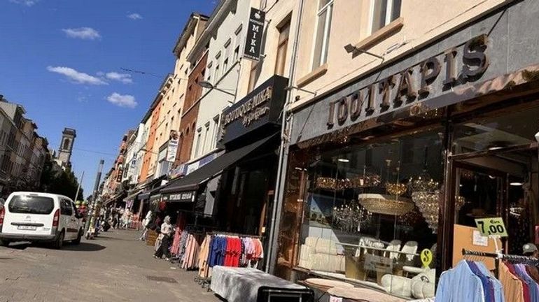 Vaste opération policière de contrôle de commerces en cours à Schaerbeek et Saint-Josse