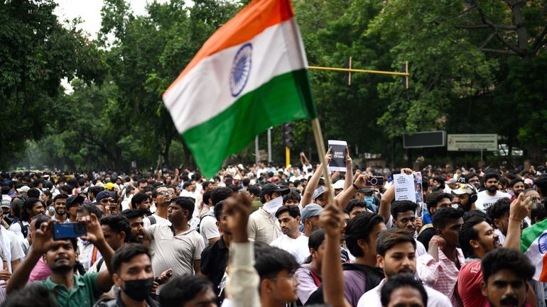 Inde : la police disperse une importante manifestation du "parti des cafards" contre les fraudes aux examens universitaires