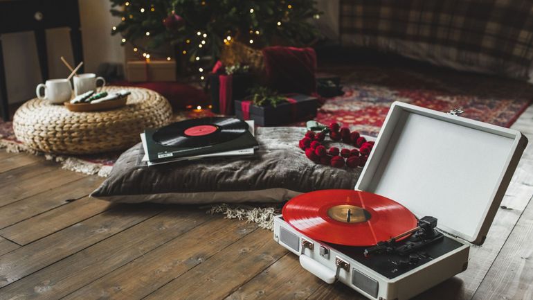 Vous n’aimez pas les chants de Noël et vous en avez marre des grelots ? Cette playlist est faite pour vous ! Vous n’aimez pas les chants de Noël et vous en avez marre des grelots ? Cette playlist est faite pour vous !