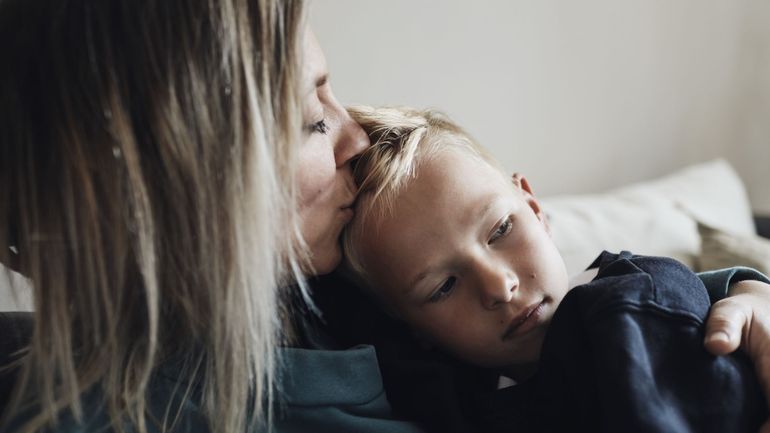 "On n'a plus l'impression d'être harcelés" : la fuite d'une maman et son fils pour échapper aux violences conjugales