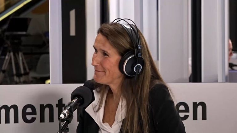 "C’est une faute majeure, de la part du PPE, de travailler avec l’extrême droite", estime Sophie Wilmès, vice-présidente du Parlement européen