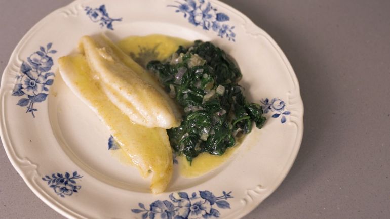 Recette raffinée et très simple à préparer : des filets de sole meunière aux épinards