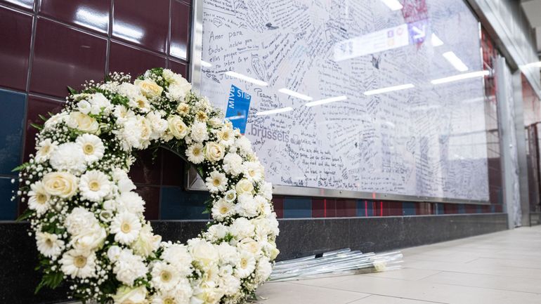 10 ans après les attentats de Bruxelles : une chaîne humaine de l'espoir à Maelbeek en hommage aux victimes du 22 mars