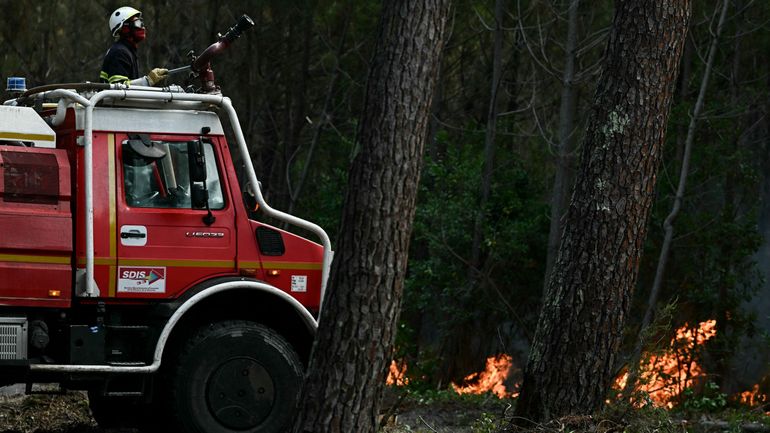 Incendies dans le sud de l'Europe : lutte intensive en Turquie, Grèce, Espagne et Angleterre, côté français, vers une accalmie en Gironde (revivez notre direct)