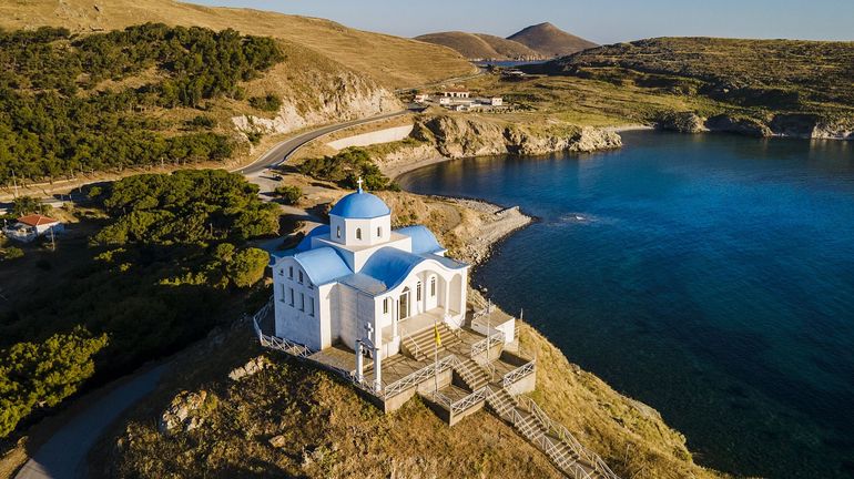 Grèce : incendie sur l'île de Lemnos, dans le nord de la mer Egée, évacuation de vacanciers