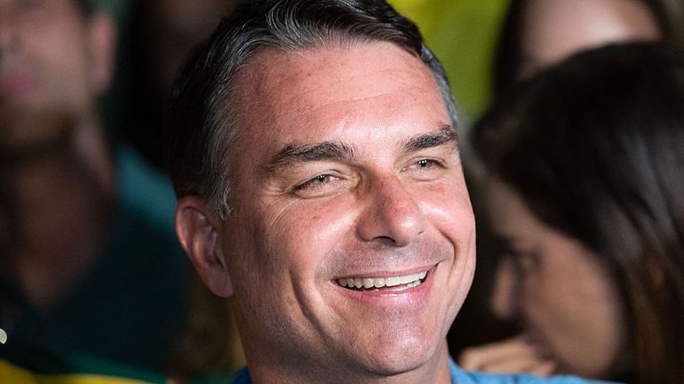 Présidentielle au Brésil : Flavio Bolsonaro en tête, le fruit d'une "entreprise politique familiale"
