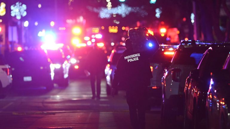 Deux morts et neuf blessés dans une fusillade sur le campus de l'université Brown aux États-Unis Deux morts et neuf blessés dans une fusillade sur le campus de l'université Brown aux États-Unis