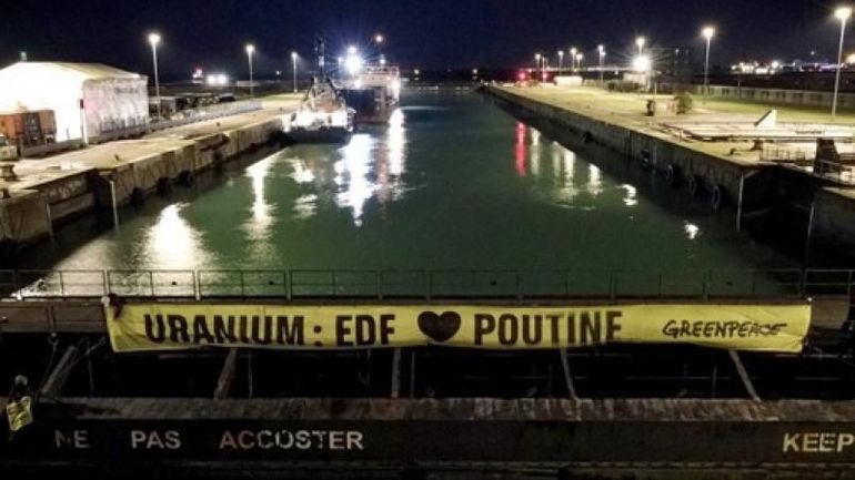 France : quatre militants de Greenpeace en garde à vue après le blocage d'un cargo à Dunkerque soupçonné de transporter de l'uranium