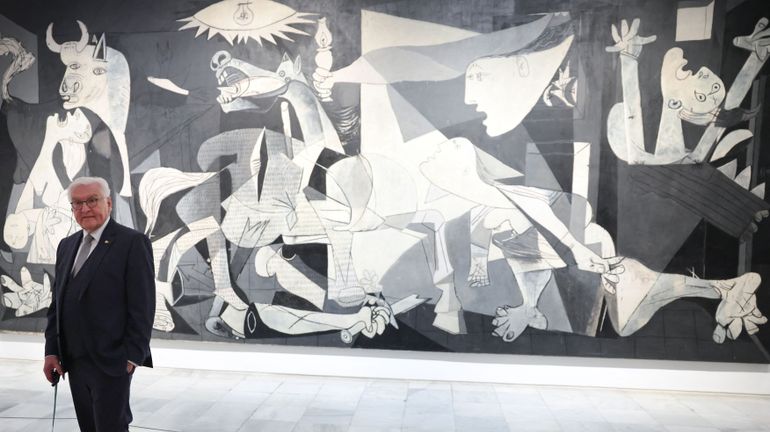 Espagne : le président allemand Steinmeier devant "Guernica" de Picasso, avant une visite historique dans la ville basque Espagne : le président allemand Steinmeier devant "Guernica" de Picasso, avant une visite historique dans la ville basque