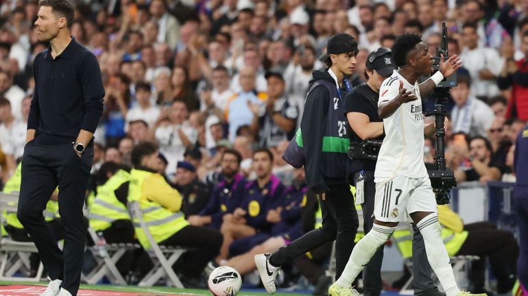 Quatre jours après son énervement dans le Clasico, Vinicius s’excuse : "Ma passion prend parfois le dessus" Quatre jours après son énervement dans le Clasico, Vinicius s’excuse : "Ma passion prend parfois le dessus"