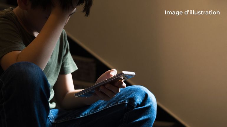 Sondage : vos enfants deviennent fous avec leur GSM ? Sondage : vos enfants deviennent fous avec leur GSM ?