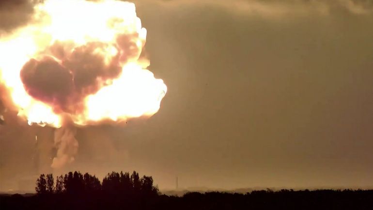 Une fusée Blue Origin de Jeff Bezos explose sur sa rampe de lancement pendant un essai