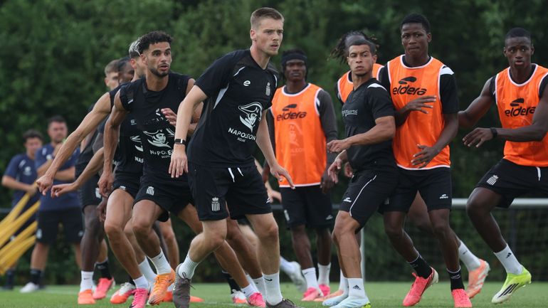 Transferts intelligents, coach intérimaire confirmé : le Sporting de Charleroi en quête d’équilibre