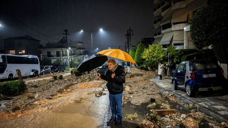 Grèce : des pluies torrentielles "extrêmes" sur Athènes et sa région causent deux décès
