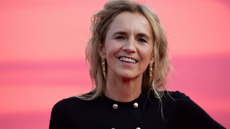 "Le téléphone fait concurrence à la lecture", Delphine de Vigan dénonce les dérives des smartphones avec son dernier roman, "Je suis Romane"