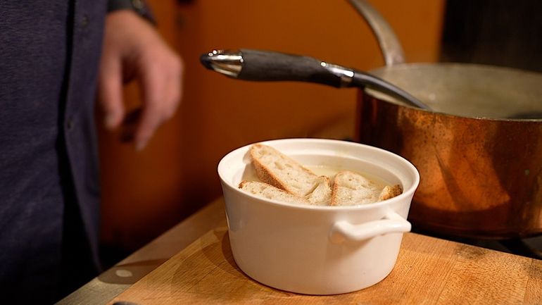 Recette : la soupe à l’oignon de Gerald Watelet