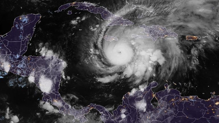 L’ouragan Melissa s’intensifie et poursuit sa route meurtrière dans les Caraïbes, la Jamaïque et Cuba se préparent L’ouragan Melissa s’intensifie et poursuit sa route meurtrière dans les Caraïbes, la Jamaïque et Cuba se préparent