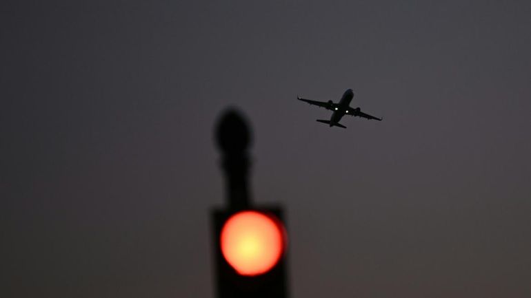 Shutdown aux Etats-Unis : des centaines de milliers de vols supprimés, les autorités redoutent la pagaille dans les aéroports Shutdown aux Etats-Unis : des centaines de milliers de vols supprimés, les autorités redoutent la pagaille dans les aéroports
