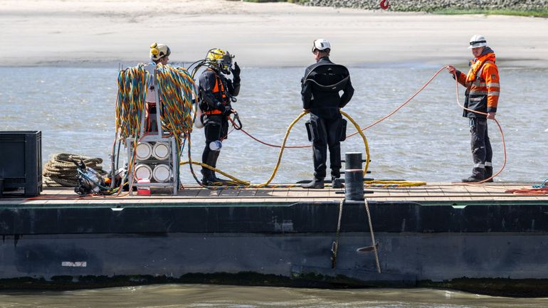 Anvers : le bateau qui a coulé dans le port sera renfloué ce dimanche midi