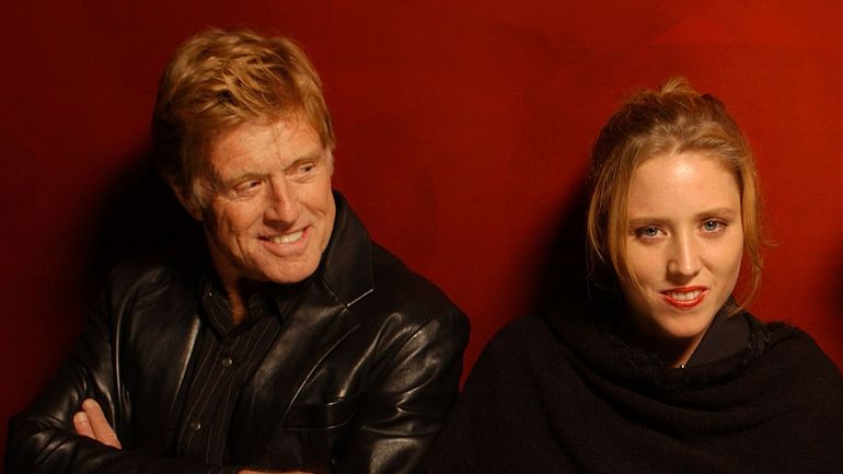"Un défi supplémentaire en cette période difficile" : la fille de Robert Redford critique les hommages à l’acteur générés par IA