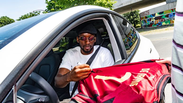Autographes aux supporters et séance à huis clos : les images du rassemblement des Diables Rouges