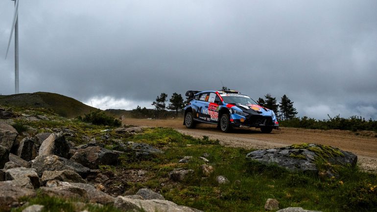 Direct vidéo - WRC Portugal : Neuville en route vers la victoire après une crevaison d'Ogier