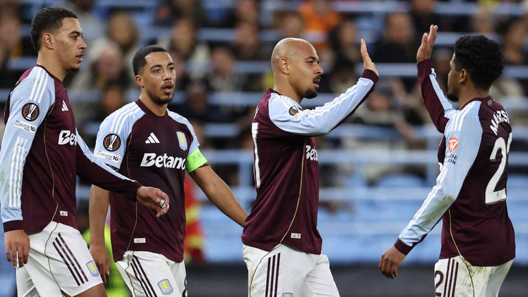 Victoire d’Aston Villa face aux Young Boys : Tielemans décisif, Malen signe un doublé… et reçoit un gobelet en pleine tête Victoire d’Aston Villa face aux Young Boys : Tielemans décisif, Malen signe un doublé… et reçoit un gobelet en pleine tête