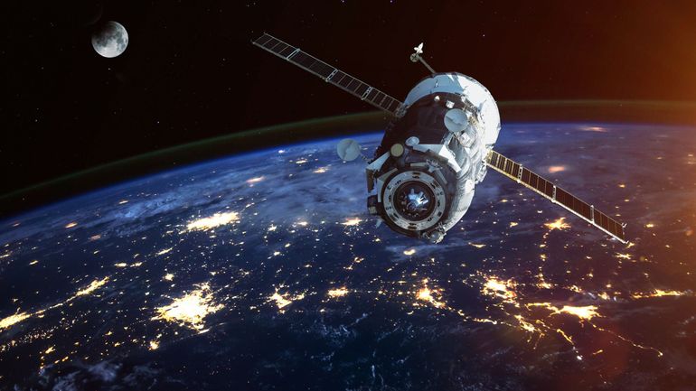 Un air de "guerre froide" dans l'espace : pourquoi les États-Unis reconnaissent-ils pour la première fois disposer d'armes en orbite ?