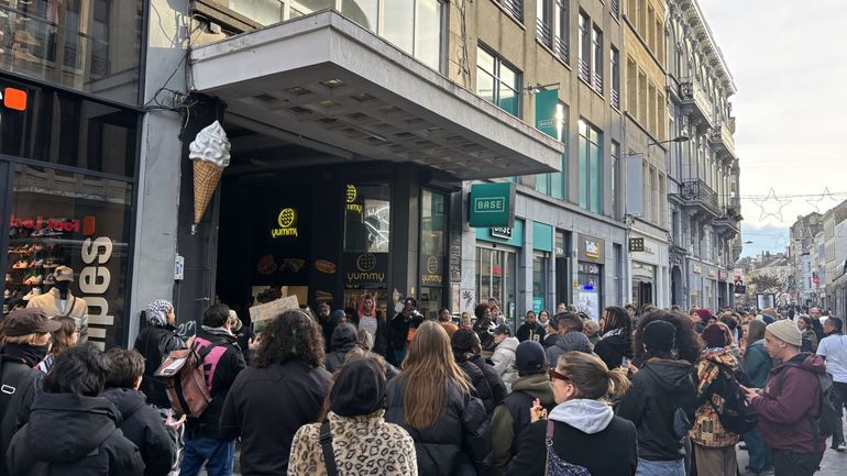 A Ixelles, 200 personnes dénoncent une opération de contrôle jugée "violente" dans la galerie Matonge