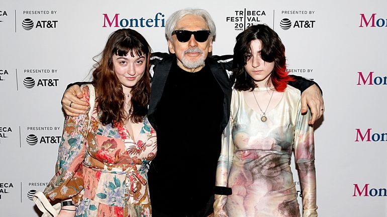 Cinq arrestations dans l'affaire des overdoses fatales liées à Blondie et Robert De Niro