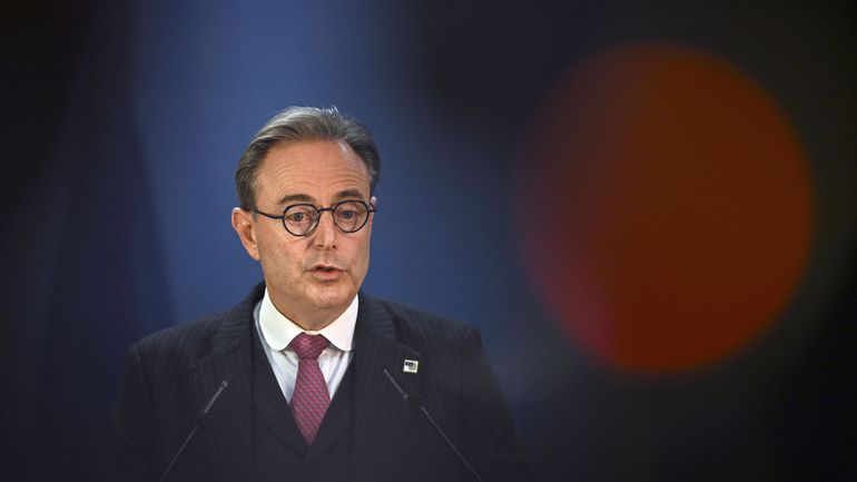 Bart De Wever réagit à la décision européenne d'un emprunt sans les avoirs russes : "c'était presque comme le Titanic" Bart De Wever réagit à la décision européenne d'un emprunt sans les avoirs russes : "c'était presque comme le Titanic"