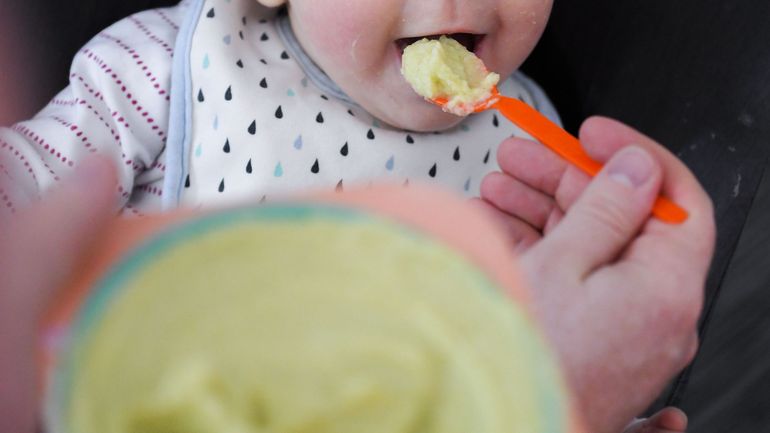 Des pots d'aliments pour bébé contaminés à la mort-aux-rats en Autriche : l'Afsca met en garde en Belgique