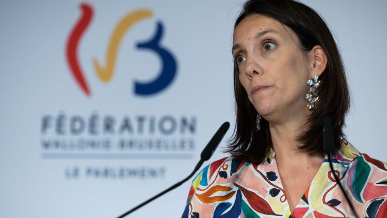 Fête de la FWB : Elisabeth Degryse reconnaît la "colère et la déception" face aux économies, mais "assume"