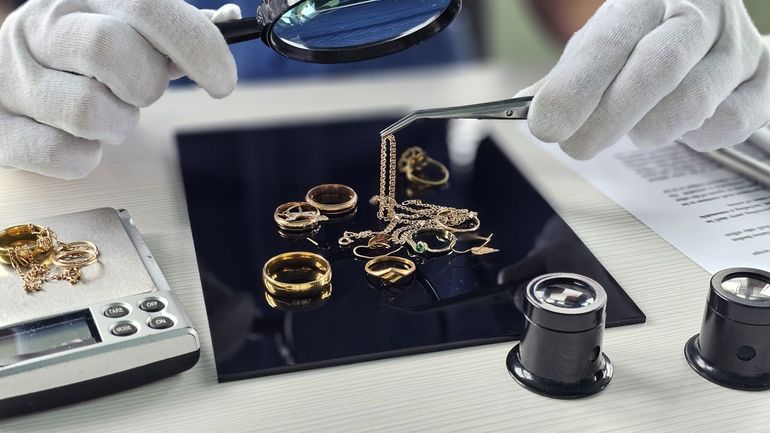 Le prix de l'or flambe mais certains commerçants ne reconnaissent pas sa valeur : quand l'aubaine se transforme en arnaque