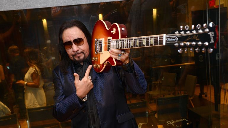 Une légendaire guitare "Smoker" d'Ace Frehley de Kiss mise aux enchères Une légendaire guitare "Smoker" d'Ace Frehley de Kiss mise aux enchères