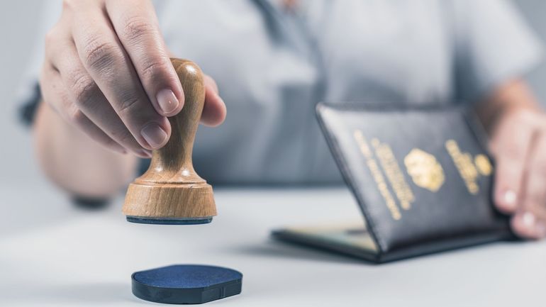 L'Union européenne restreint la délivrance de visas aux citoyens russes