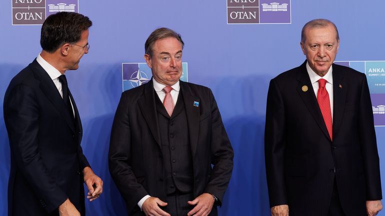 Sommet de l'OTAN à Ankara : Bart De Wever et les chefs d'Etats ont reçu un revolver personnalisé et 6 munitions de la part d'Erdogan
