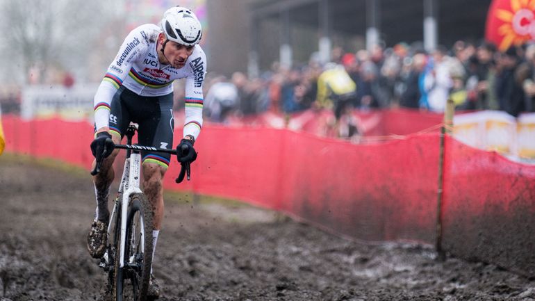 Coupe du monde de cyclocross : Mathieu van der Poel ouvre sa saison dans les labourés à Namur (Direct vidéo 13h15) Coupe du monde de cyclocross : Mathieu van der Poel ouvre sa saison dans les labourés à Namur (Direct vidéo 13h15)