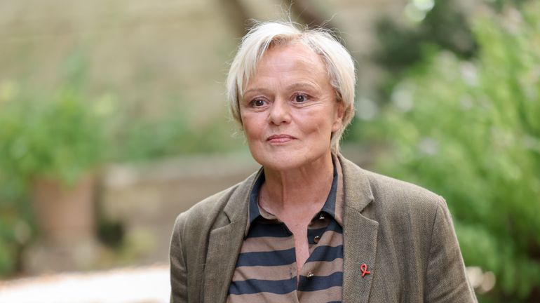 "Mes lèvres se serrent" : Muriel Robin se confie sur ses TOC et ses manies