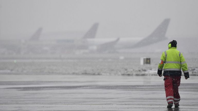 Neige en Belgique : environ une heure de retard par vol à Brussels Airport, "légers retards" à Charleroi