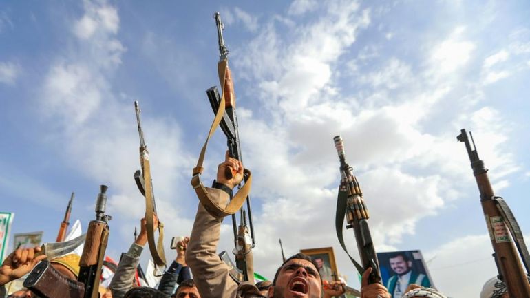 Américains et Iraniens reprennent les hostilités après l'attaque d'un navire dans le détroit d'Ormuz