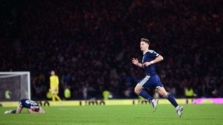 Bicyclette, tir du milieu de terrain et 2 buts dans le temps additionnel : l’Écosse arrache sa qualification face au Danemark Bicyclette, tir du milieu de terrain et 2 buts dans le temps additionnel : l’Écosse arrache sa qualification face au Danemark