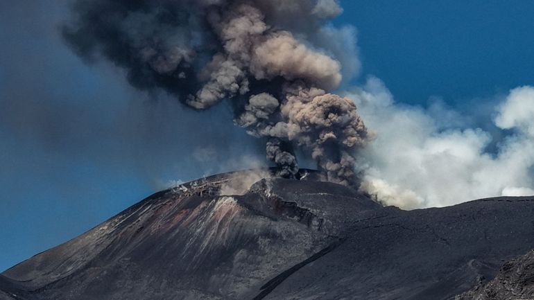Trafic aérien perturbé à Catane en raison d'un nuage de cendres venu de l'Etna