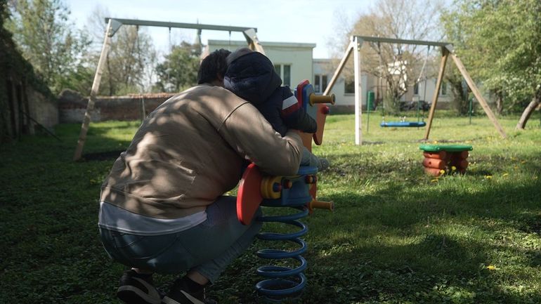 "Mon fils est né, c'était comme une évidence" : rencontre avec deux mamans qui tentent de sortir de la toxicomanie