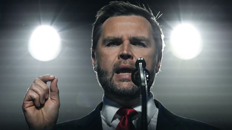 "Vance 2028" ou comment, dans l'Ohio, les midterms prennent des airs de campagne présidentielle pour le dauphin de Donald Trump
