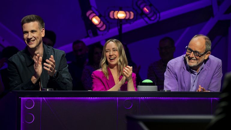 Pierre Kroll (re) fait tomber la chemise dans "Le Grand Quiz de C’est archivé près de chez vous" Pierre Kroll (re) fait tomber la chemise dans "Le Grand Quiz de C’est archivé près de chez vous"