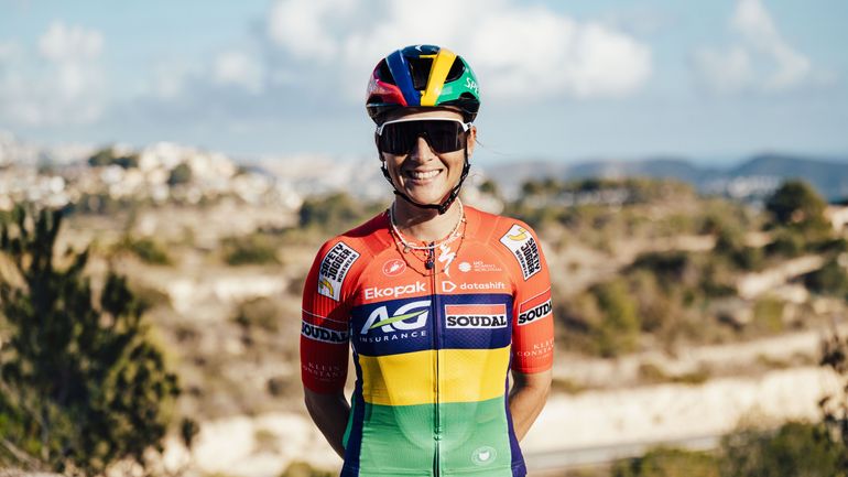 Fin des confusions avec la championne du monde : AG-Insurance - Soudal dévoile le nouveau maillot mauricien de Kim Le Court