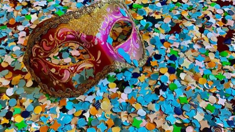 Vers la fin des confettis dans les carnavals ? Autopsie d'un symbole entre tradition et environnement