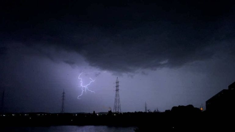 Intempéries : des orages violents jusque 9 heures ce dimanche, l'IRM maintient un avertissement jaune